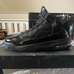 *NEW* Jordan Max Aura 2(GS) Size 6.5Y